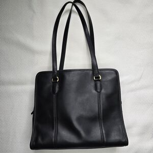 Coach Elegant Black Leather Shoulder Bag